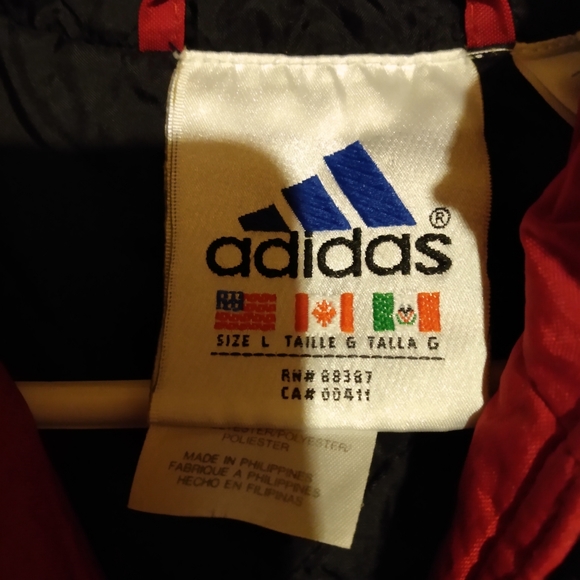 here is a VINTAGE 1990's ADIDAS WINTER COAT!!! Tag says LARGE, fits like  MEDIUM - Picture 3 of 6